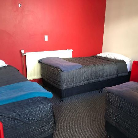 Ostello Stewart Island Backpackers Half-moon Bay Esterno foto