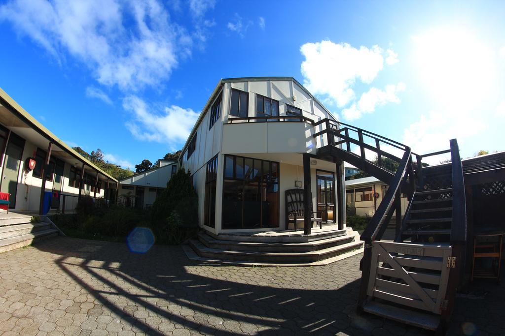 Ostello Stewart Island Backpackers Half-moon Bay Esterno foto