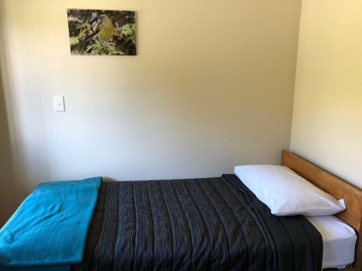 Ostello Stewart Island Backpackers Half-moon Bay Esterno foto