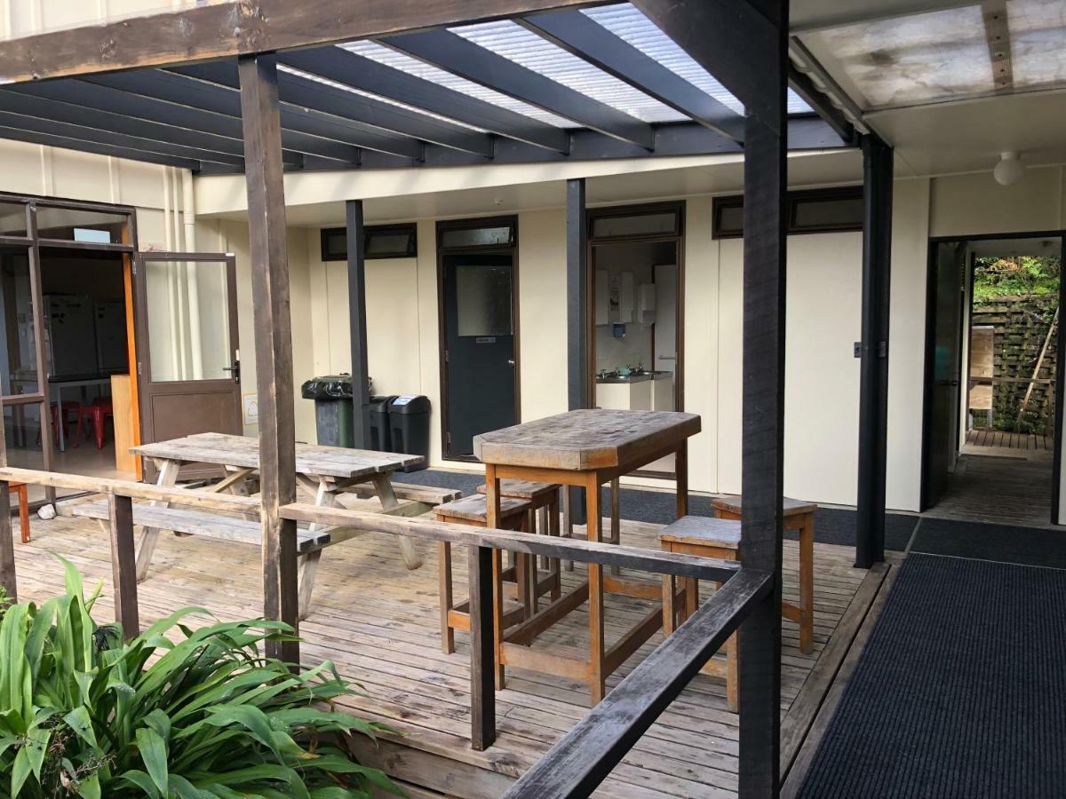 Ostello Stewart Island Backpackers Half-moon Bay Esterno foto