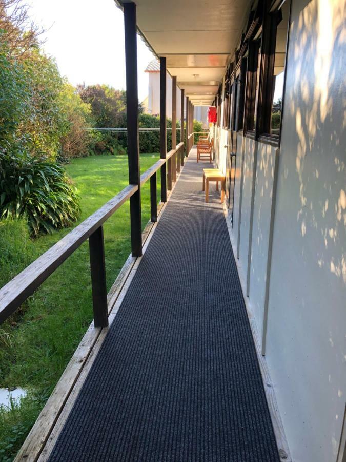 Ostello Stewart Island Backpackers Half-moon Bay Esterno foto