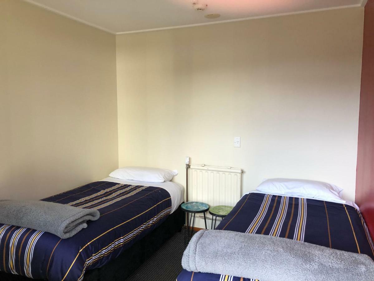 Ostello Stewart Island Backpackers Half-moon Bay Esterno foto